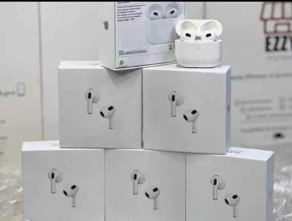 ⁦AirPods 3⁩ - الصورة ⁦2⁩